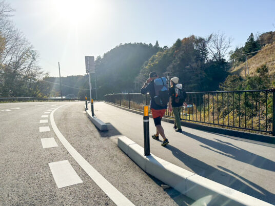 憧れのスルーハイカーの隣を歩く