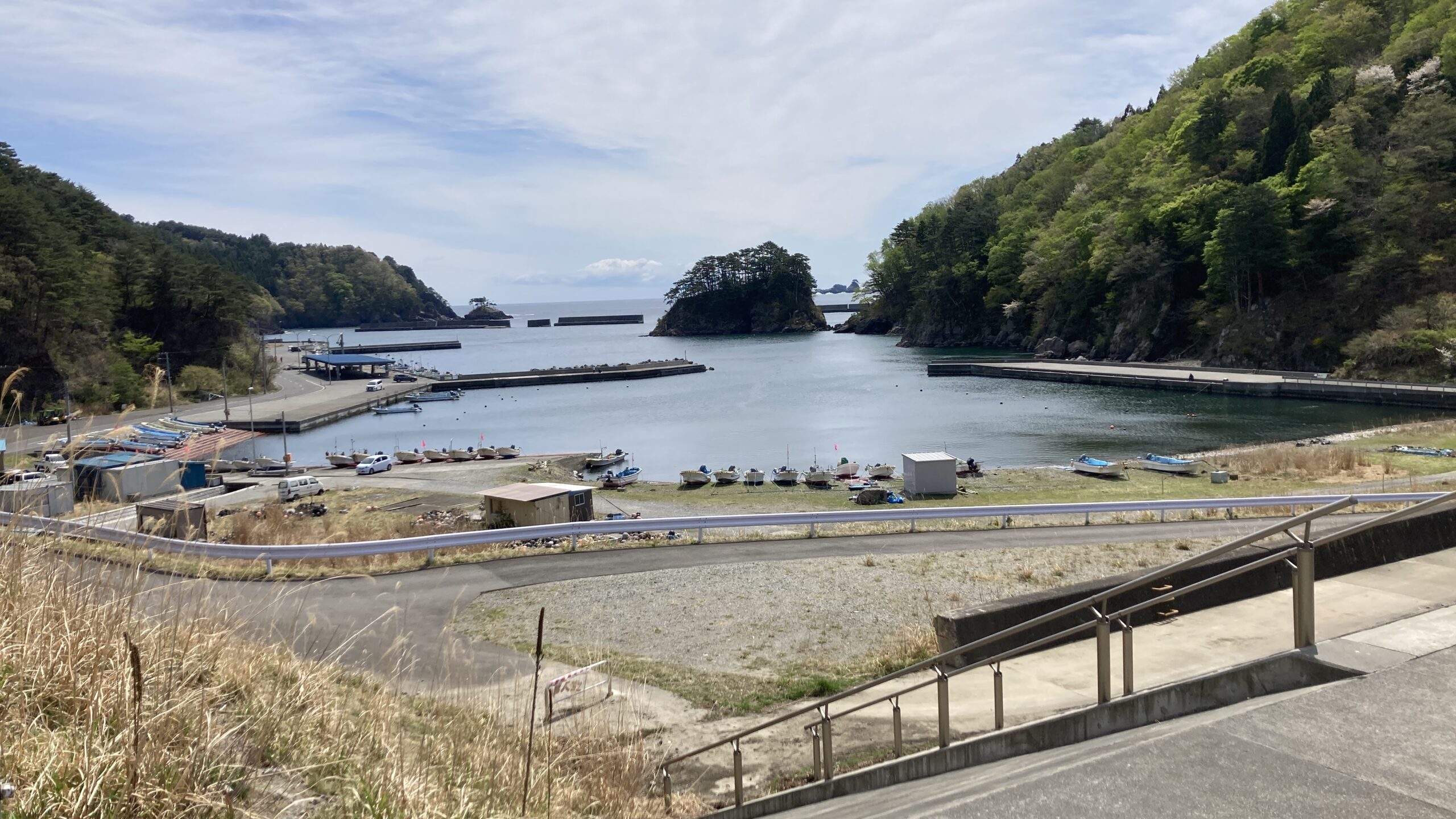 思わず撮ってしまった小さな漁港